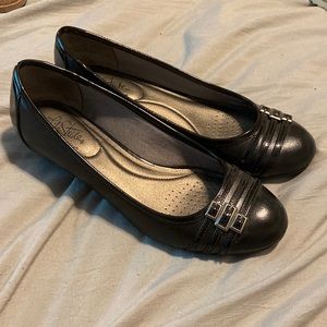 Size 10 women’s black flats